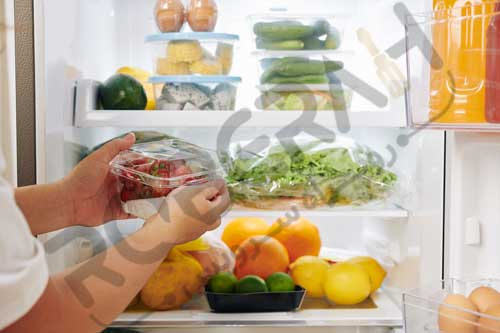 خارج کردن مواد غذایی فاسد شدنی از یخچال